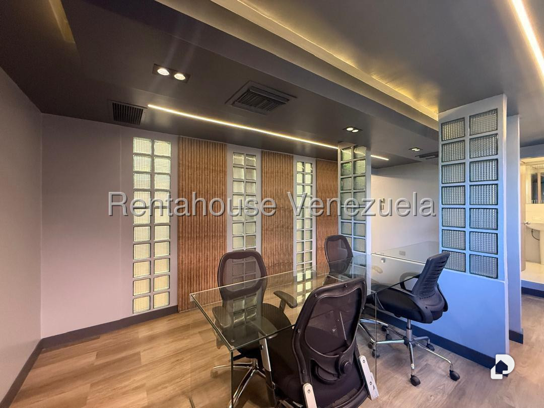 Oficina en La Castellana, Caracas – 11