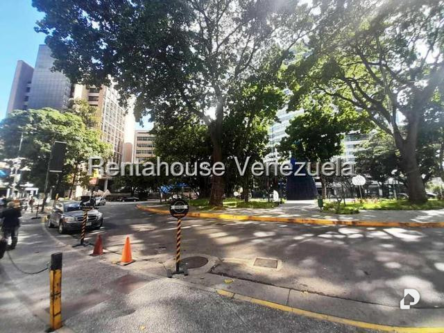 Oficina en La Castellana, Caracas – 19
