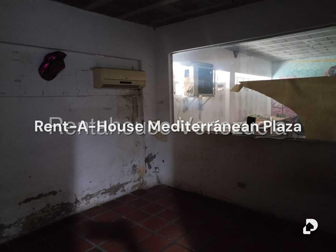 Local comercial en Valencia – 24