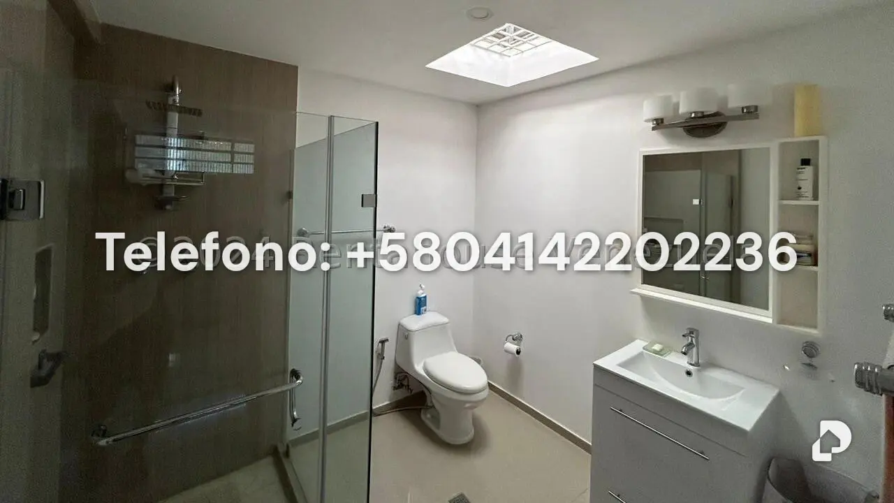 Casa en Cumbres de Curumo, Caracas – 25