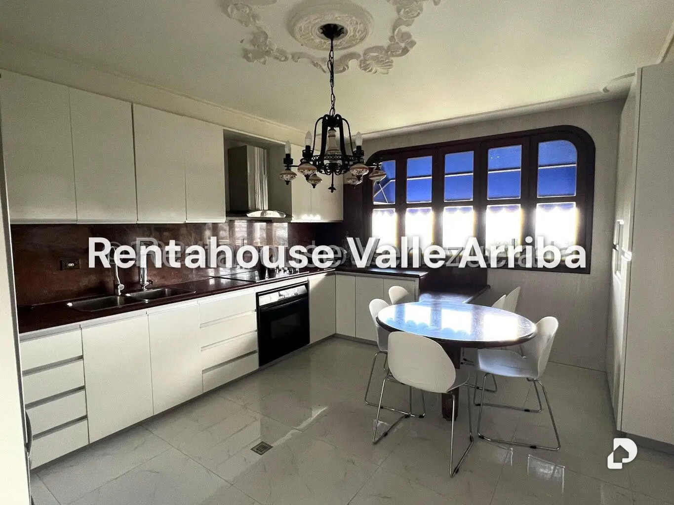 House in La Lagunita Country Club, Caracas – 11