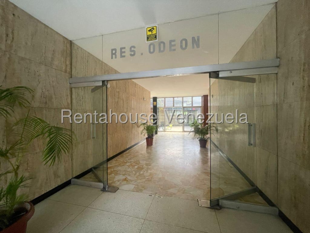 Local comercial en Los Chaguaramos, Caracas - 1