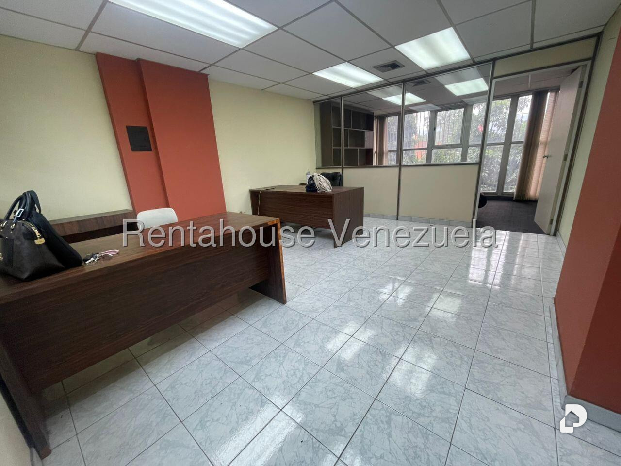 Local comercial en Los Chaguaramos, Caracas – 16