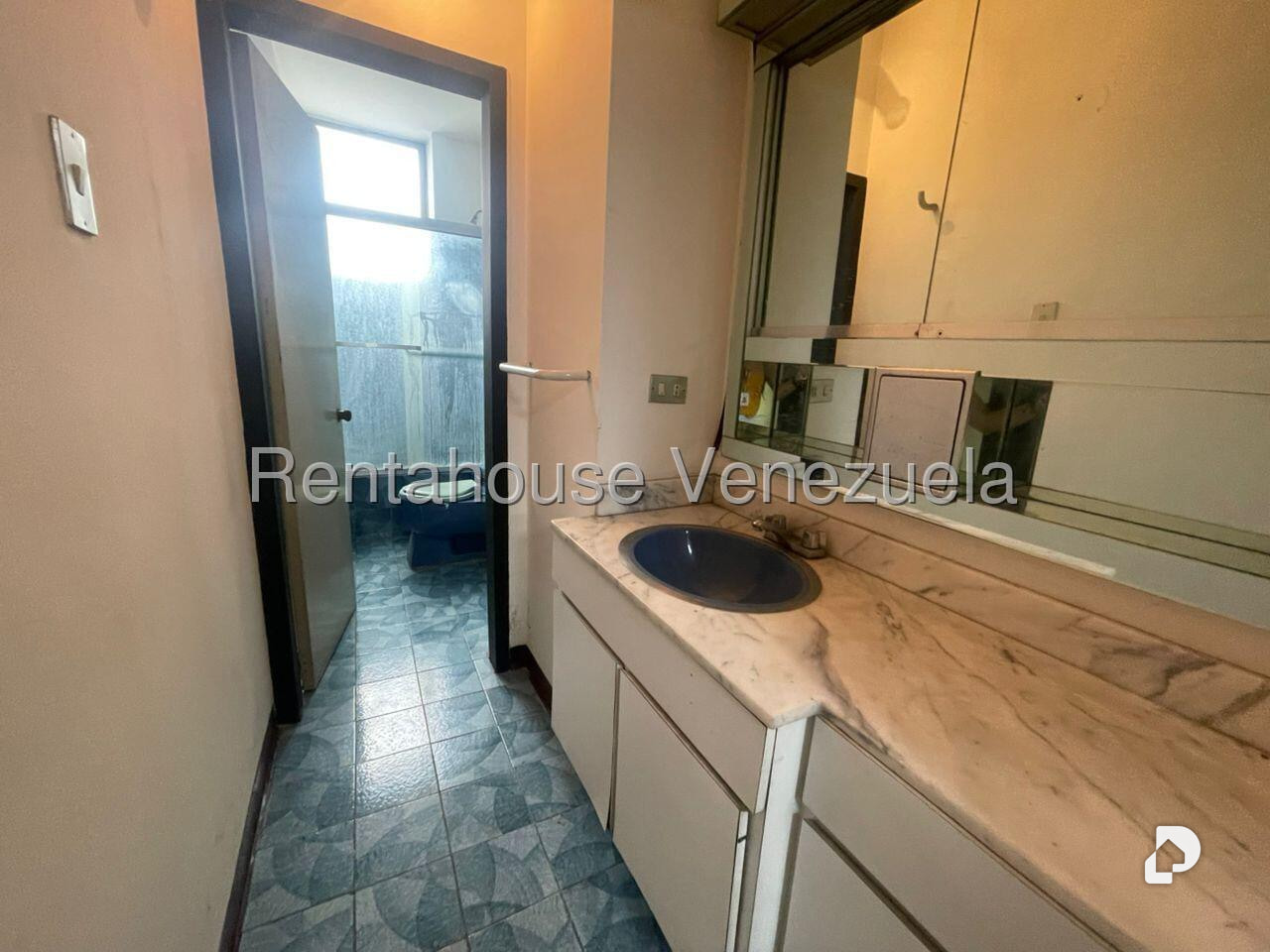 Local comercial en Los Chaguaramos, Caracas – 6
