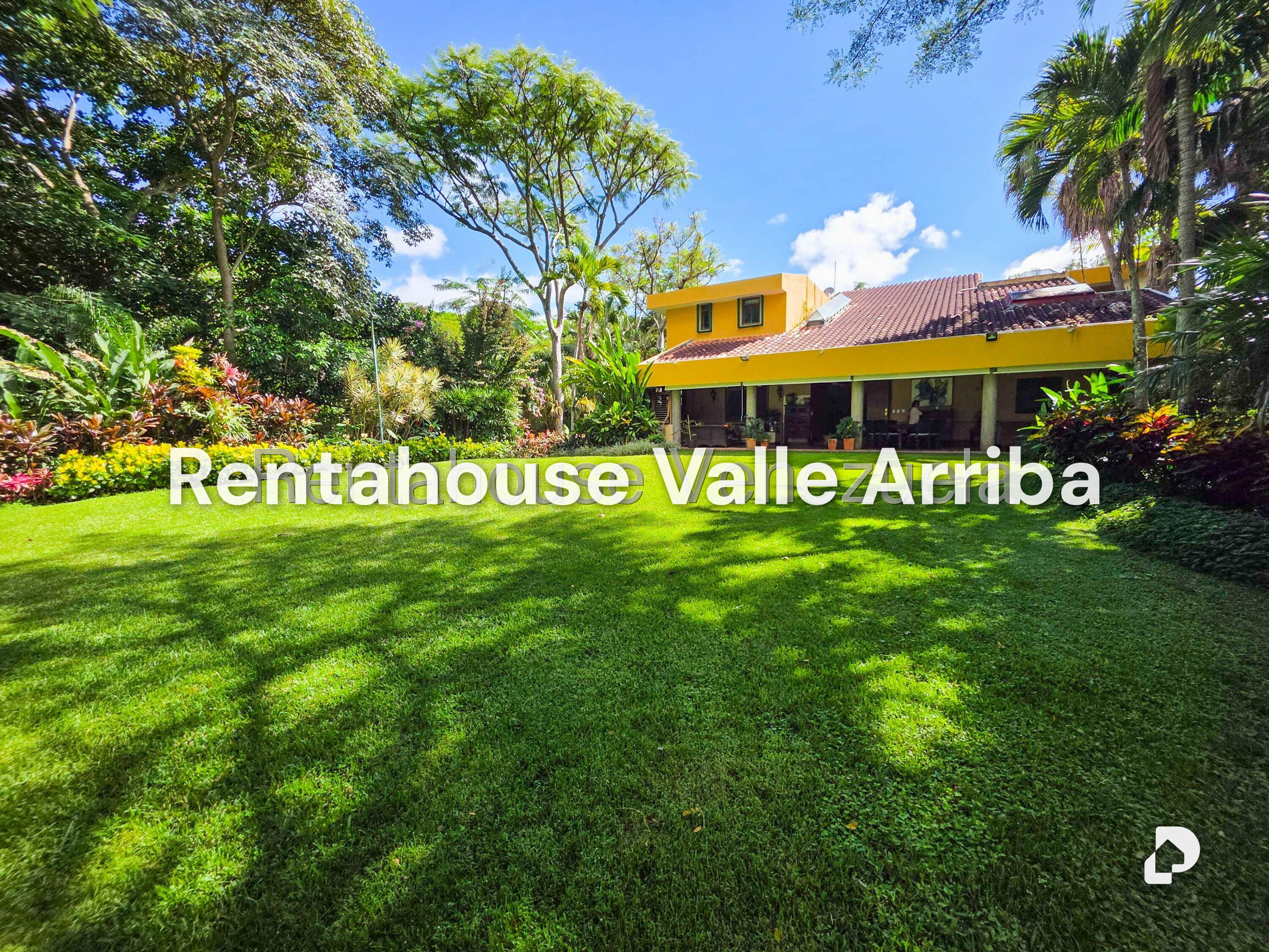 Casa en Cerro Verde, Caracas – 29