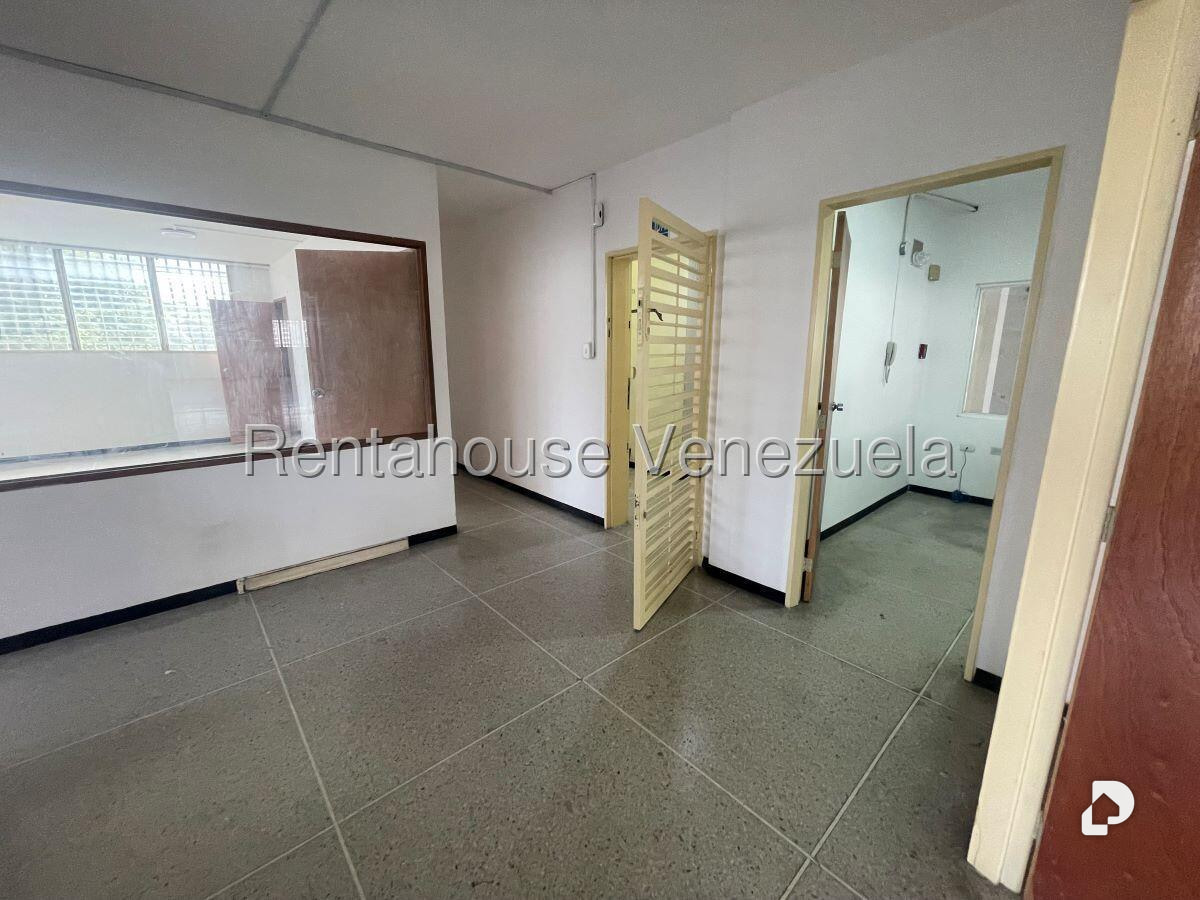 Local comercial en La Urbina, Caracas – 22