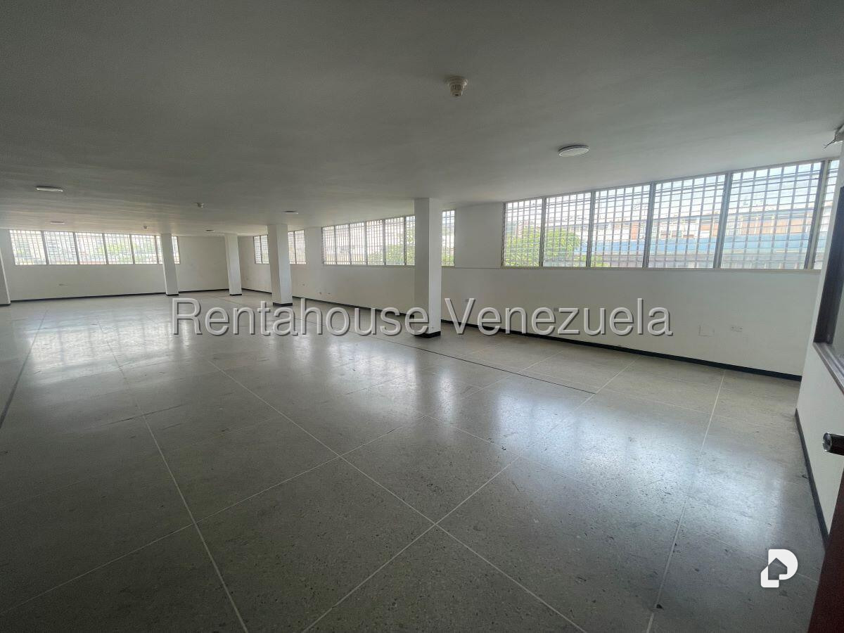 Local comercial en La Urbina, Caracas – 10