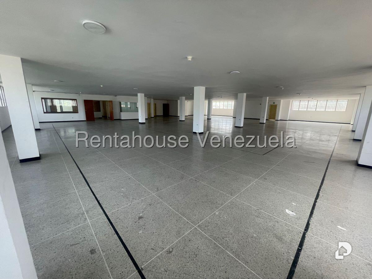 Local comercial en La Urbina, Caracas – 19