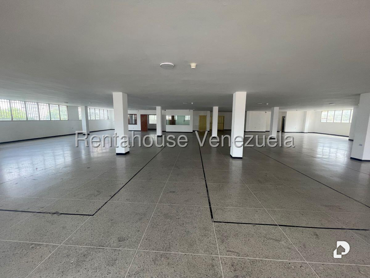 Local comercial en La Urbina, Caracas – 20