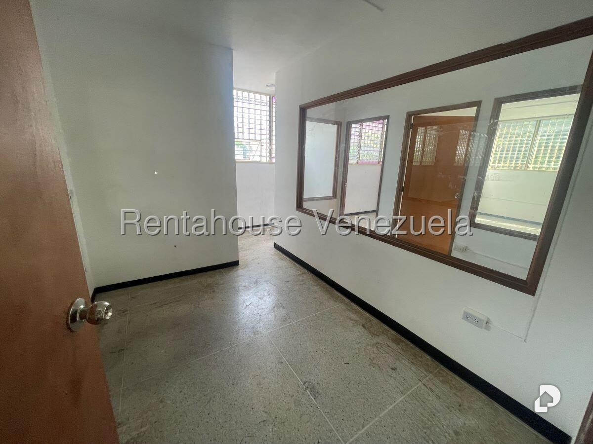 Local comercial en La Urbina, Caracas – 5