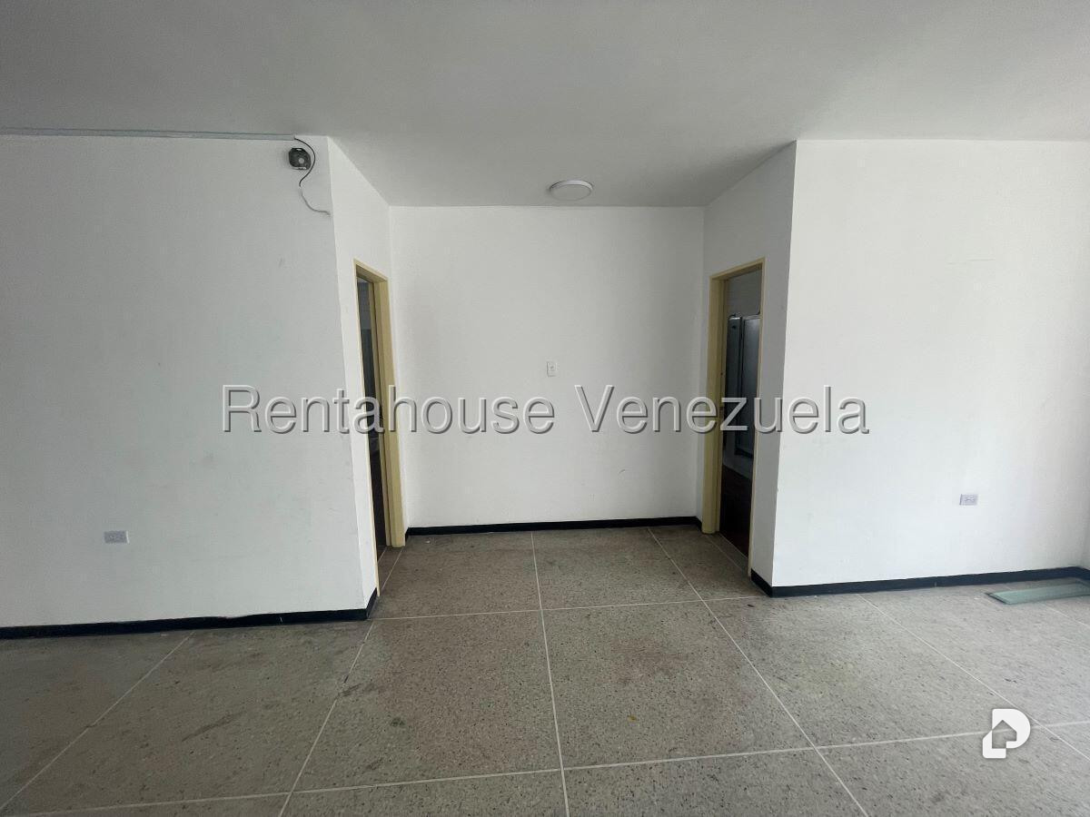 Local comercial en La Urbina, Caracas – 14