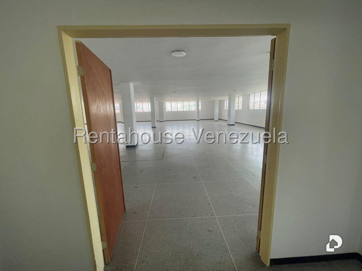 Local comercial en La Urbina, Caracas – 9