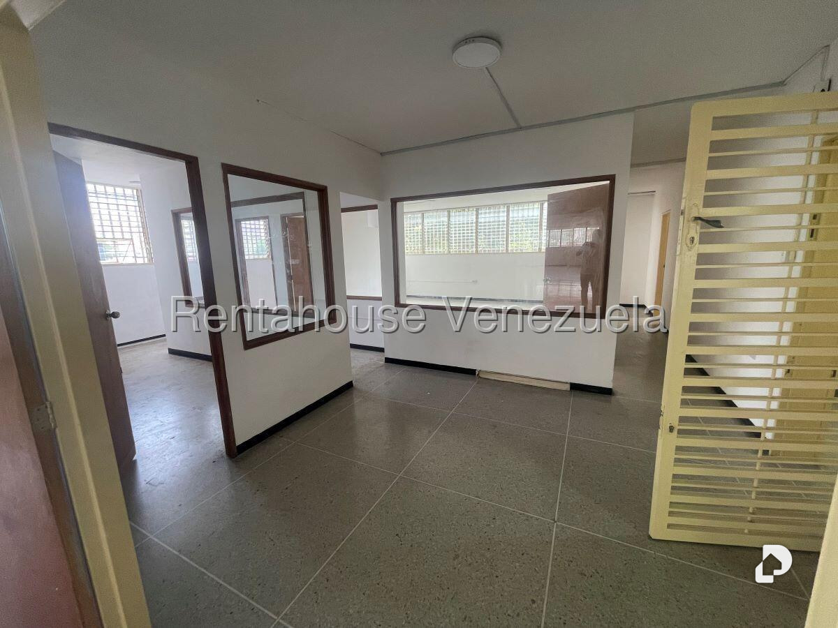 Local comercial en La Urbina, Caracas – 21