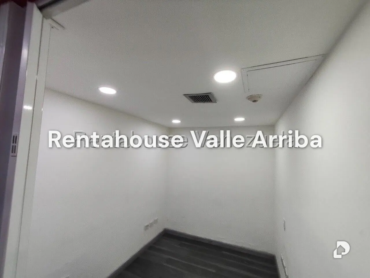 Commercial space in Altamira, Caracas – 12