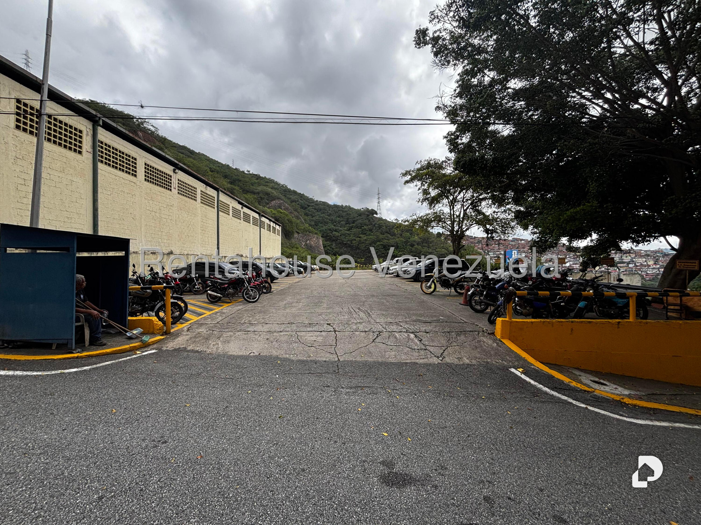 Galpón en El Valle, Caracas – 30