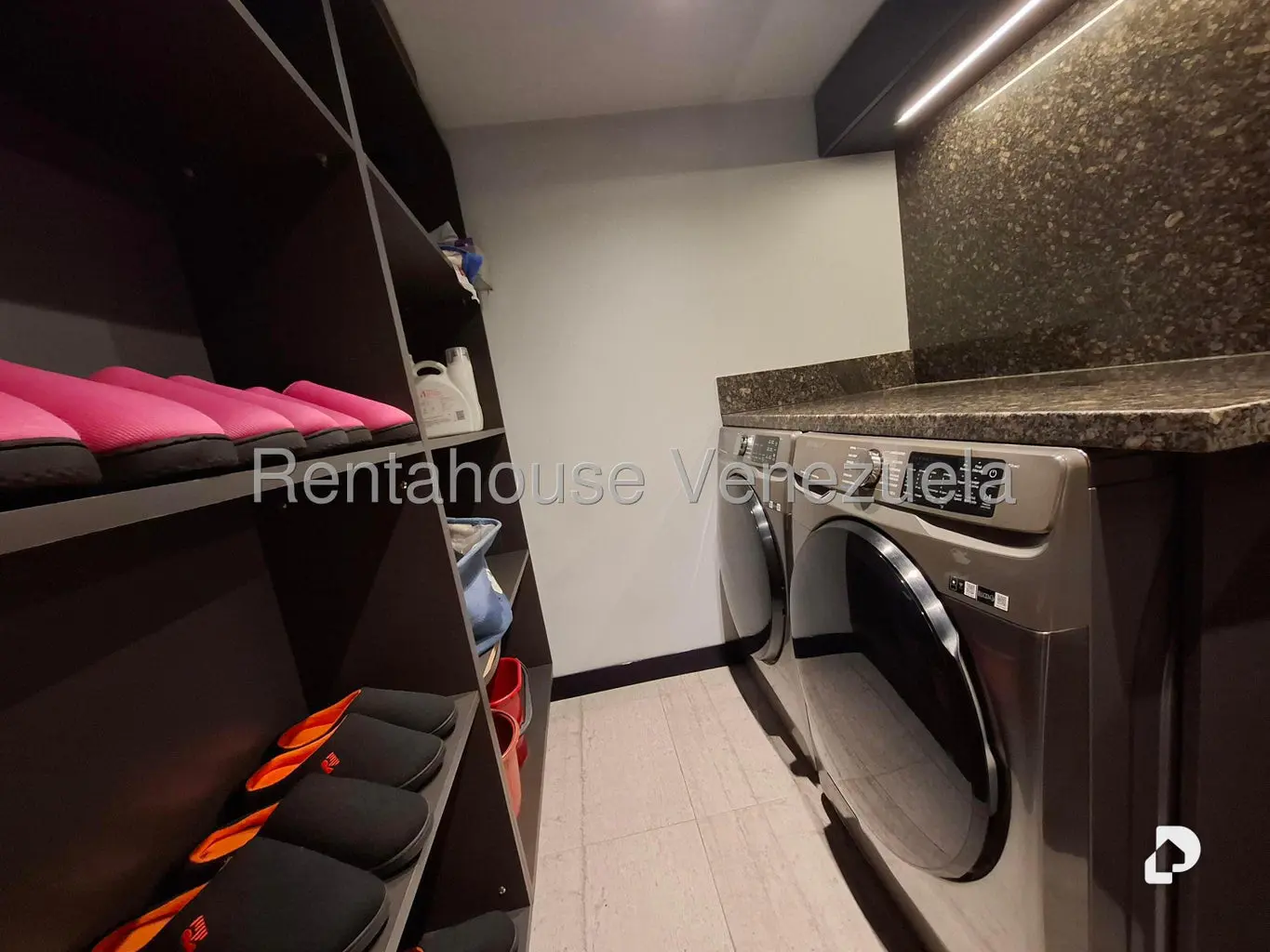 Apartamento en El Rosal, Caracas – 18