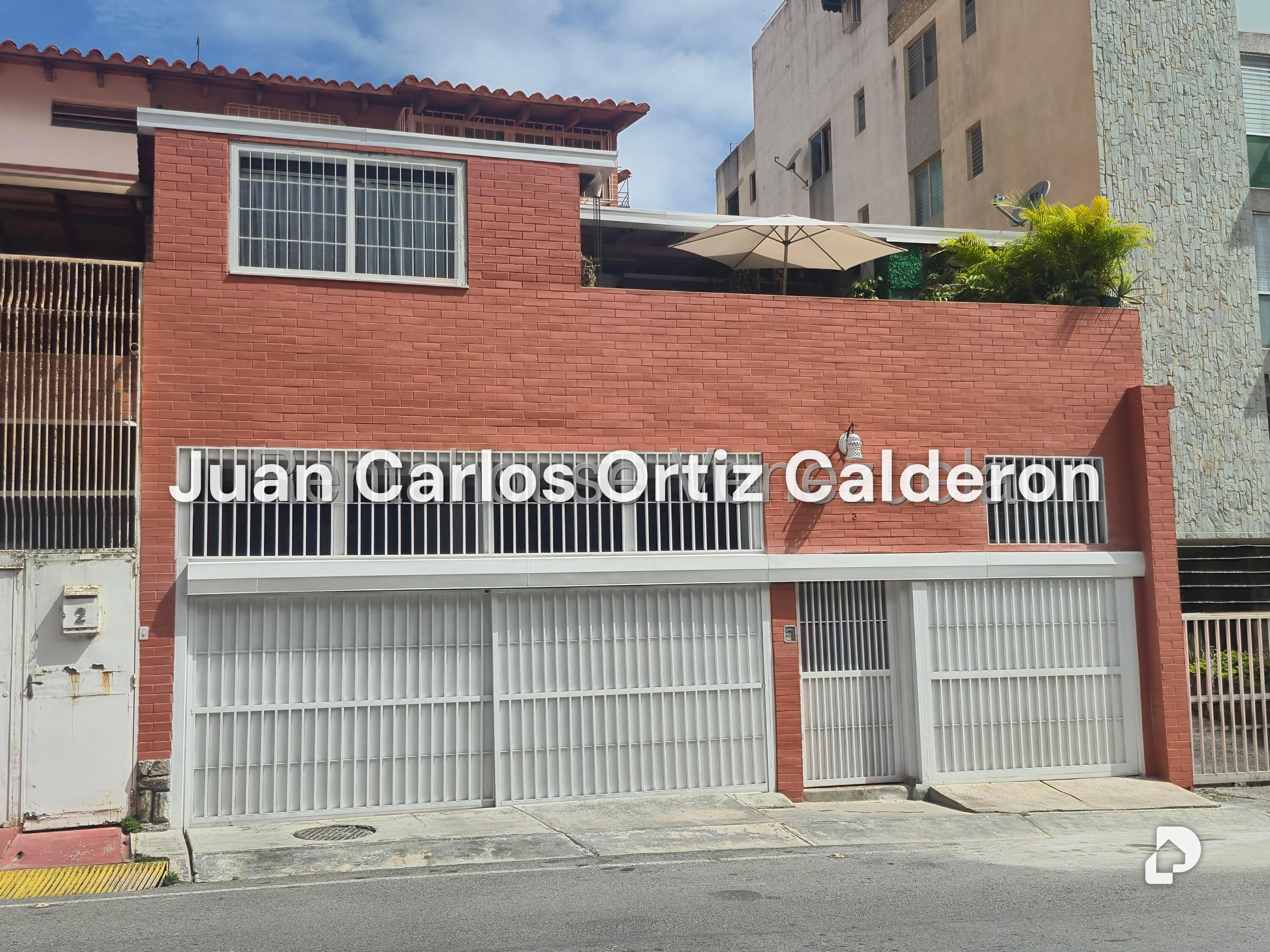 Casa en Cumbres de Curumo, Caracas – 28