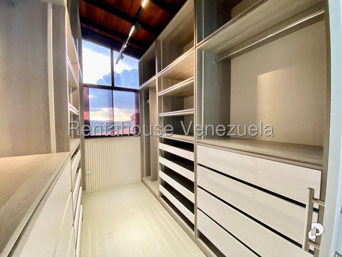 Apartamento en Colinas de La Tahona, Caracas