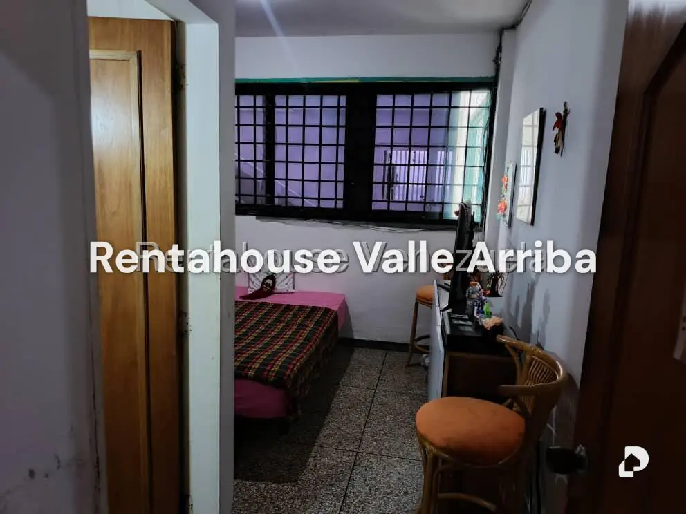 Casa en Colinas de Vista Alegre, Caracas – 25