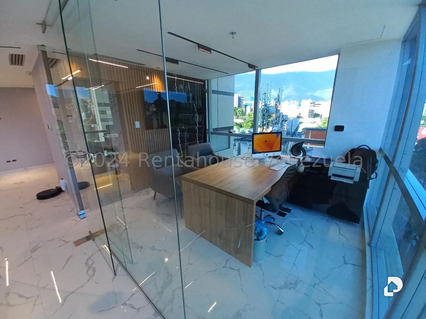 Oficina en Las Mercedes, Caracas – 19