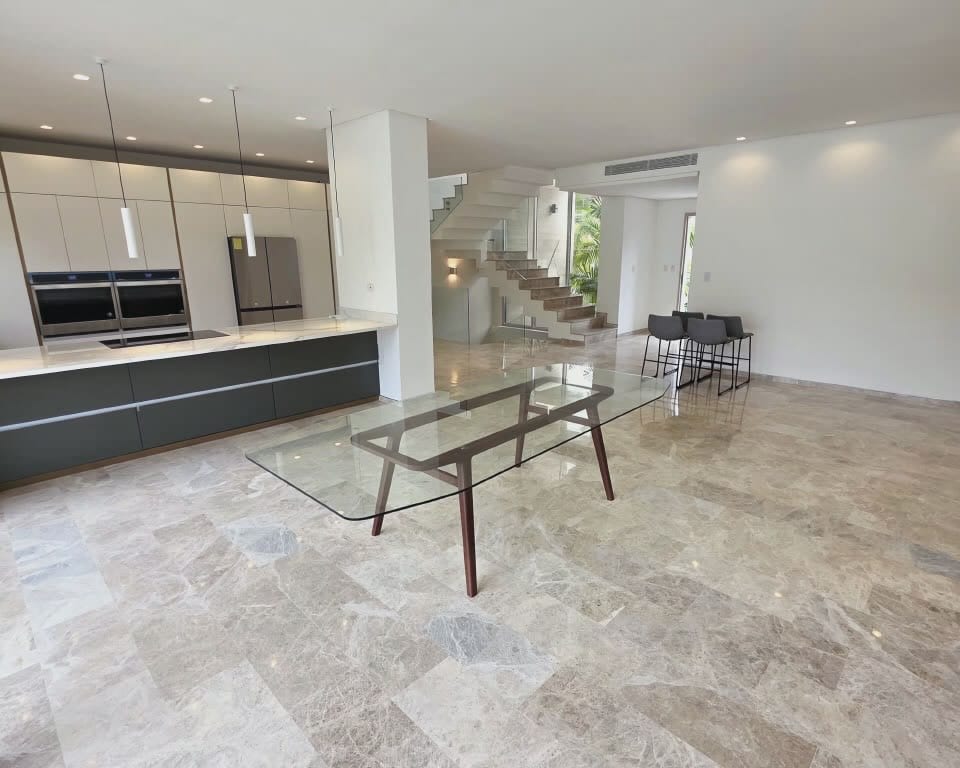 Townhouse en Altos de Guataparo, Valencia - 1