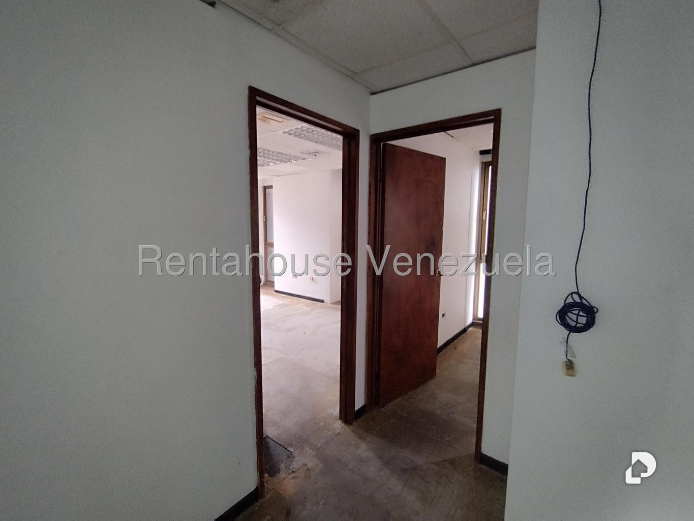 Oficina en Los Palos Grandes, Caracas – 8