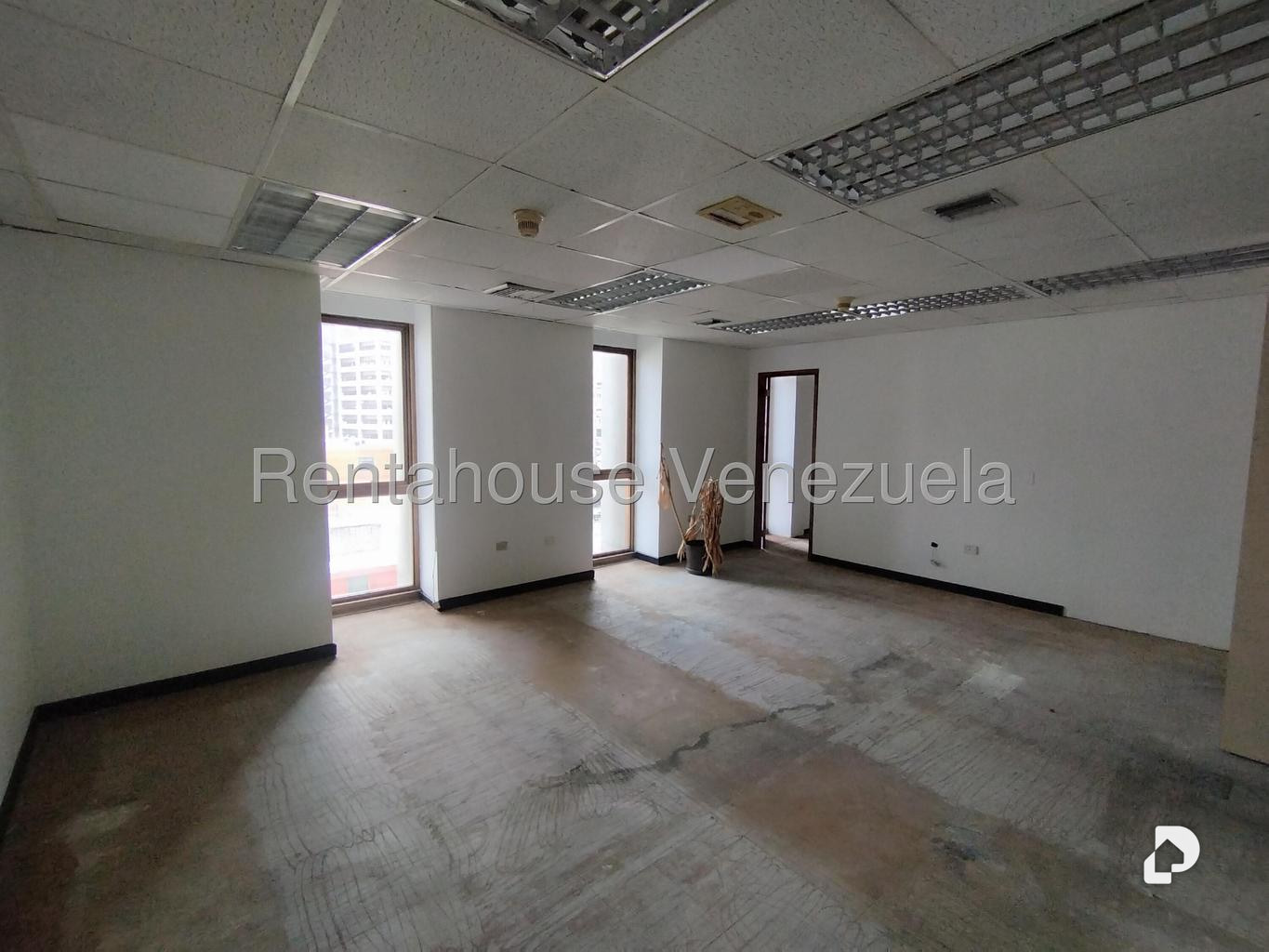 Oficina en Los Palos Grandes, Caracas – 9