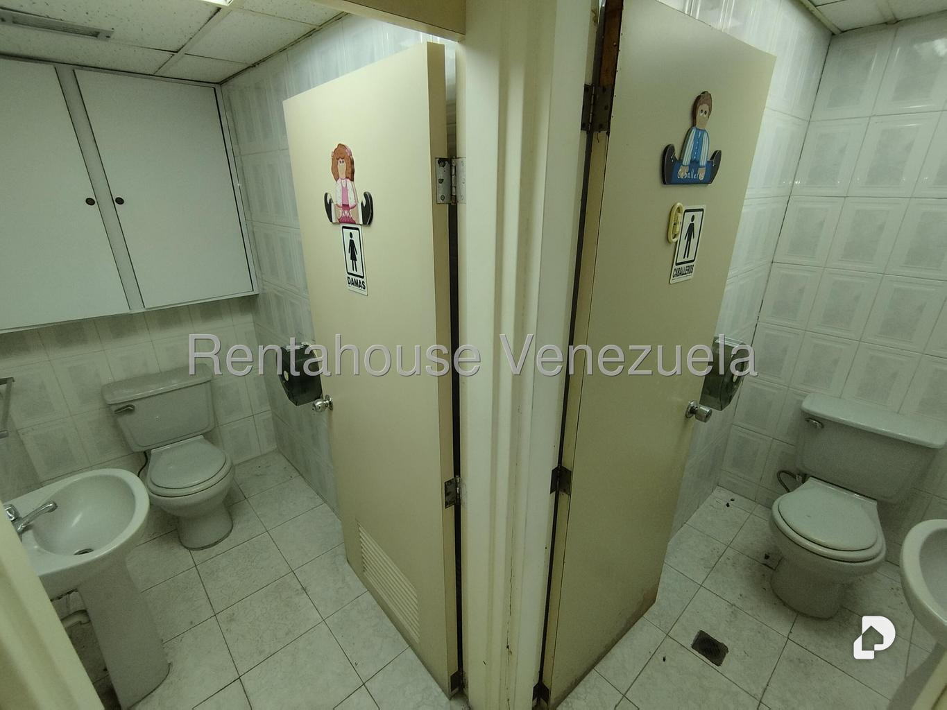 Oficina en Los Palos Grandes, Caracas – 17