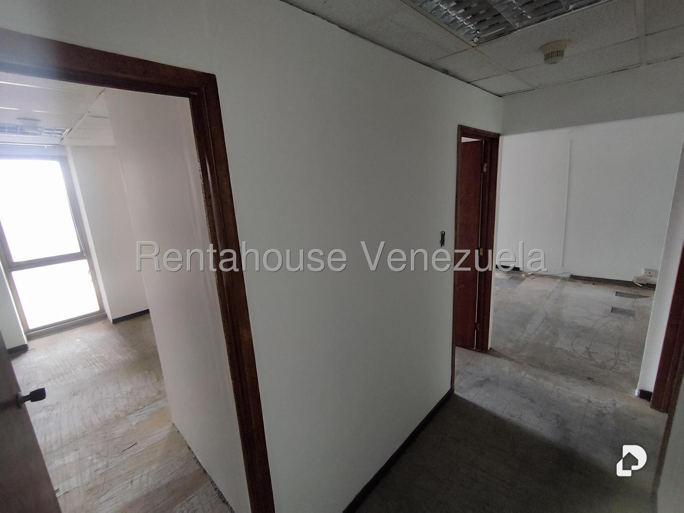 Oficina en Los Palos Grandes, Caracas – 25