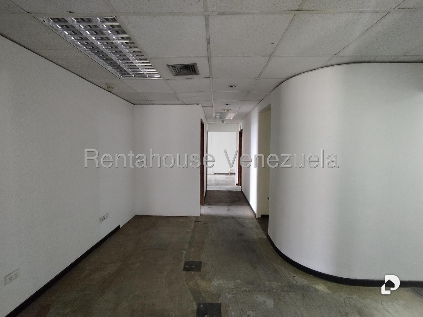 Oficina en Los Palos Grandes, Caracas – 26