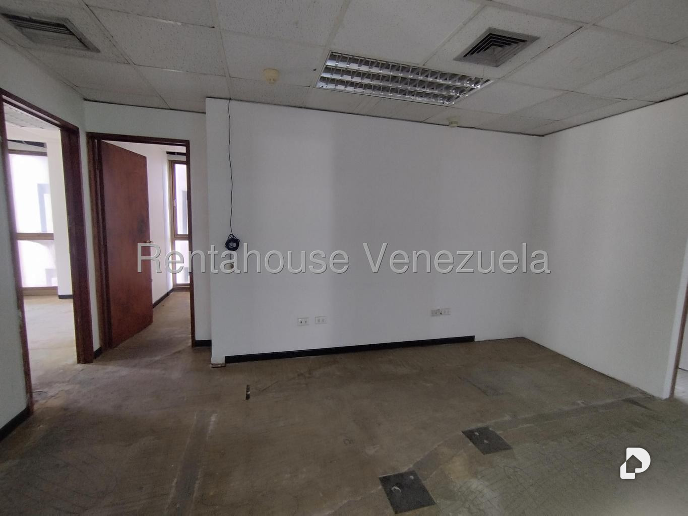 Oficina en Los Palos Grandes, Caracas – 28