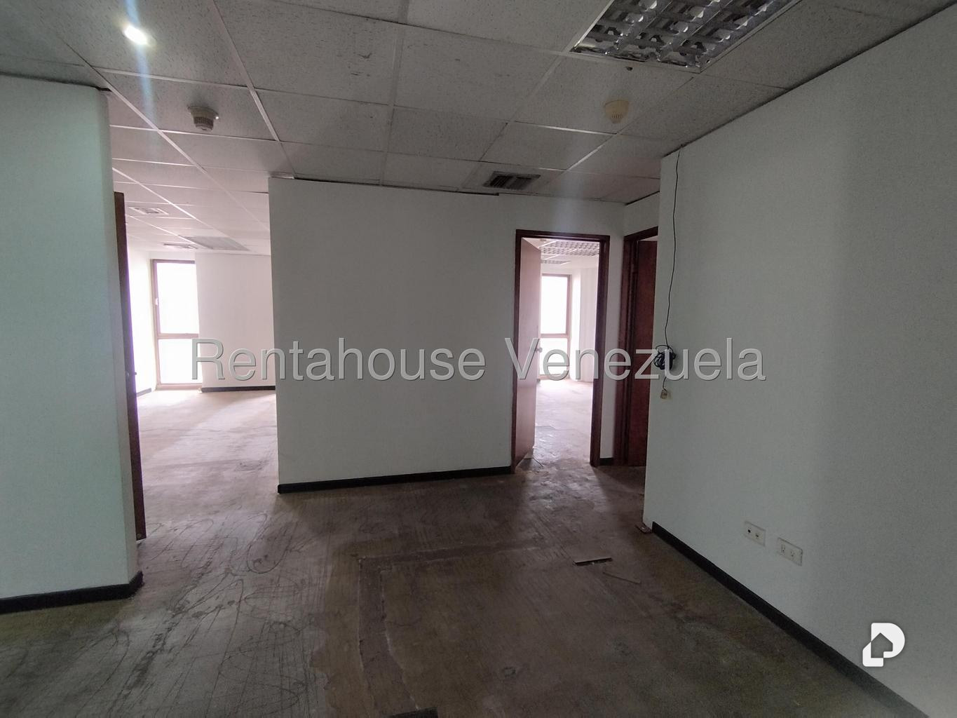 Oficina en Los Palos Grandes, Caracas – 15
