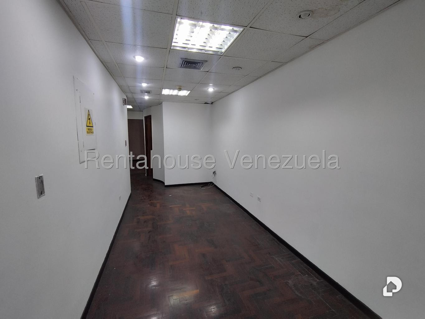 Oficina en Los Palos Grandes, Caracas – 3