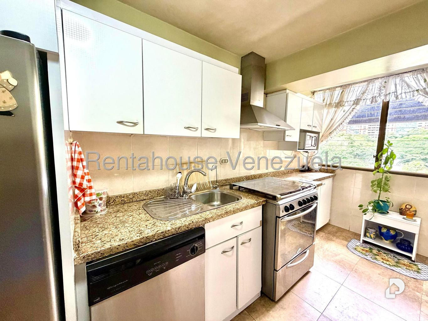 Apartamento en Las Mesetas de Santa Rosa de Lima, Caracas – 11