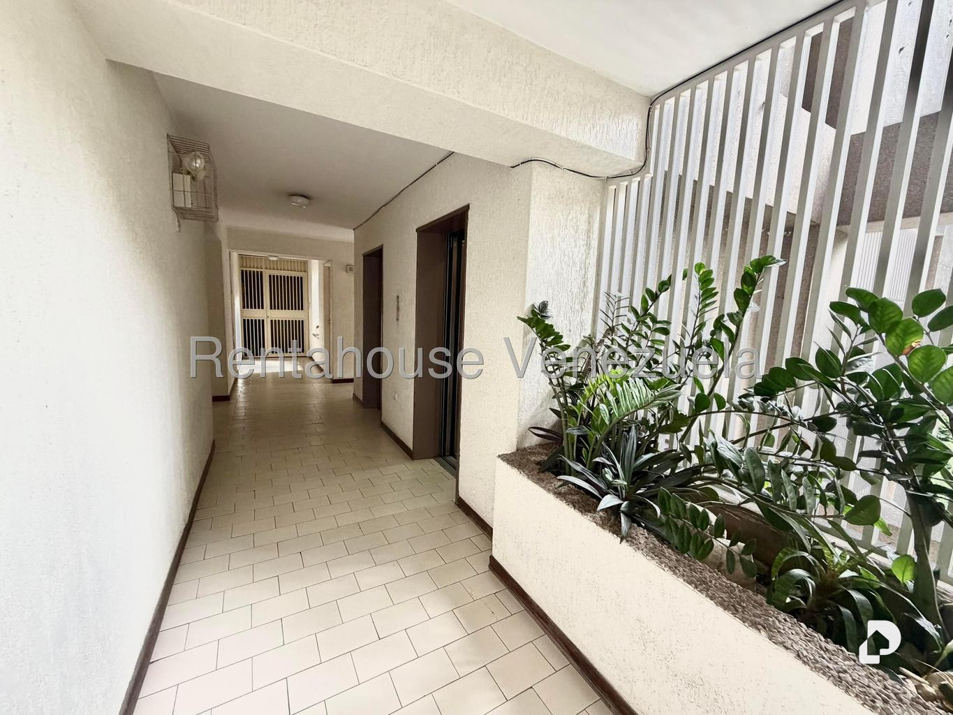 Apartamento en Las Mesetas de Santa Rosa de Lima, Caracas – 19