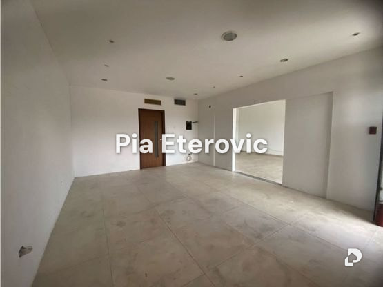 Local comercial en Parroquia Urbana San José, Valencia – 4