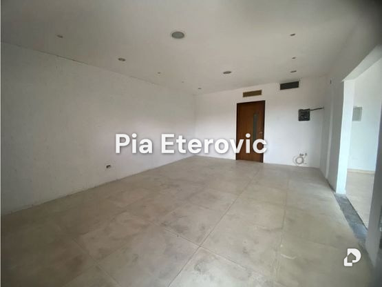 Local comercial en Parroquia Urbana San José, Valencia – 5