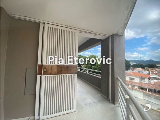 Local comercial en Parroquia Urbana San José, Valencia – 2