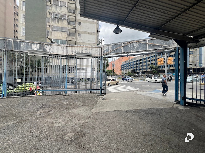 Local comercial en La Campiña, Caracas – 3