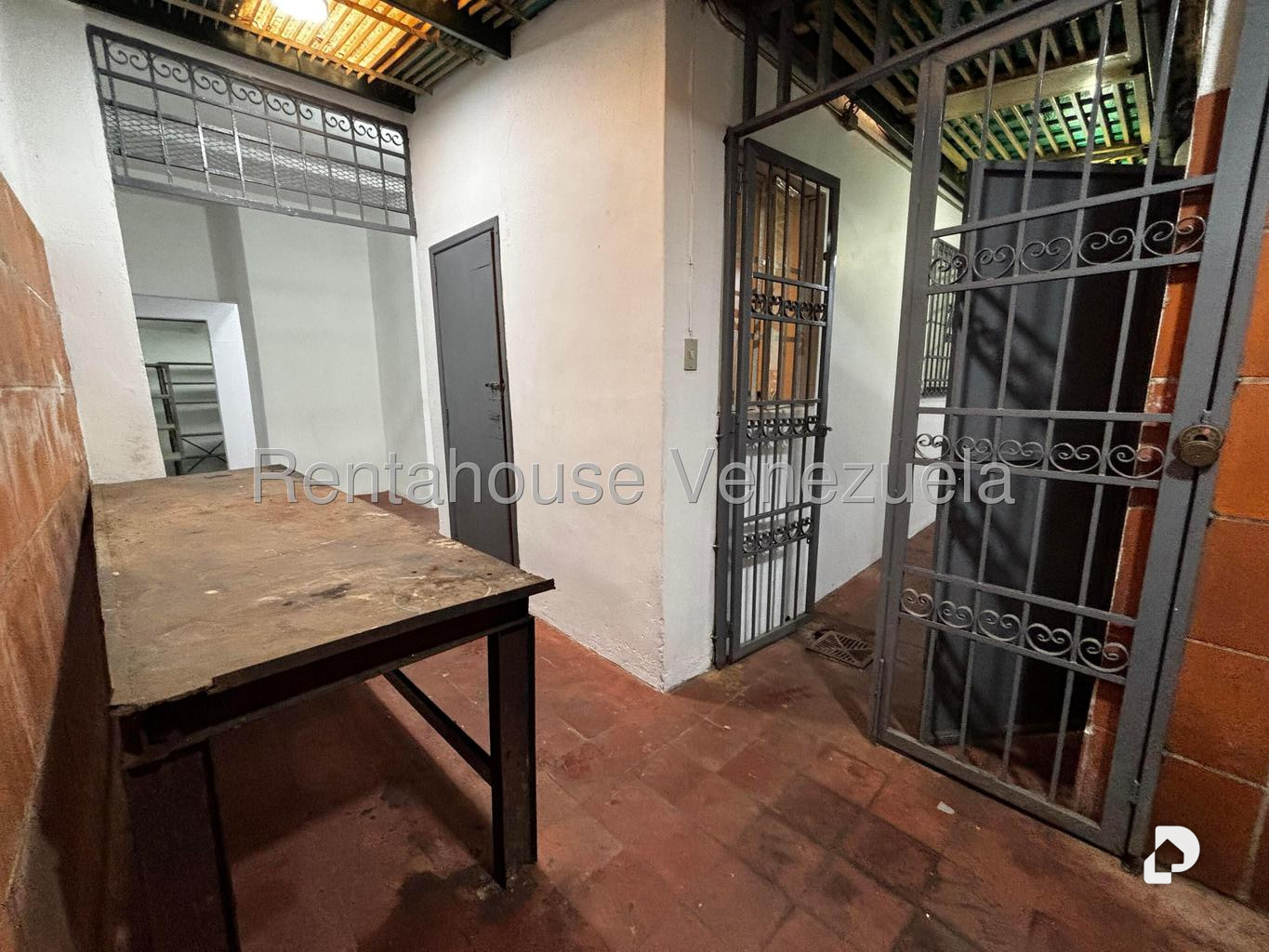 Local comercial en Los Caobos, Caracas – 24