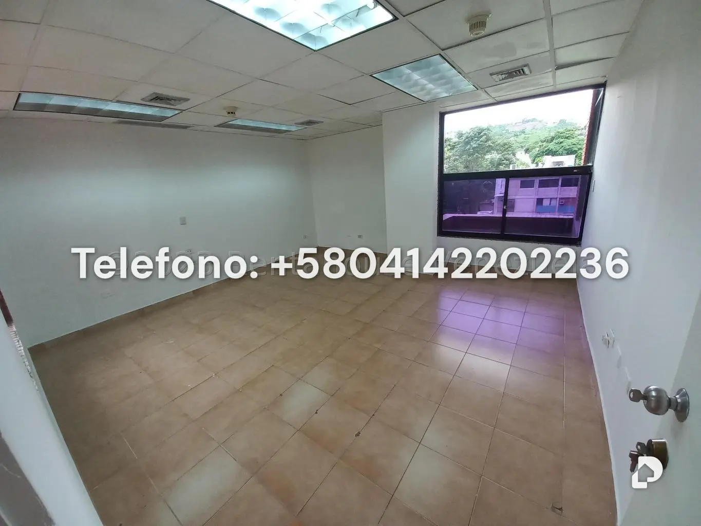 Oficina en Las Mercedes, Caracas – 28