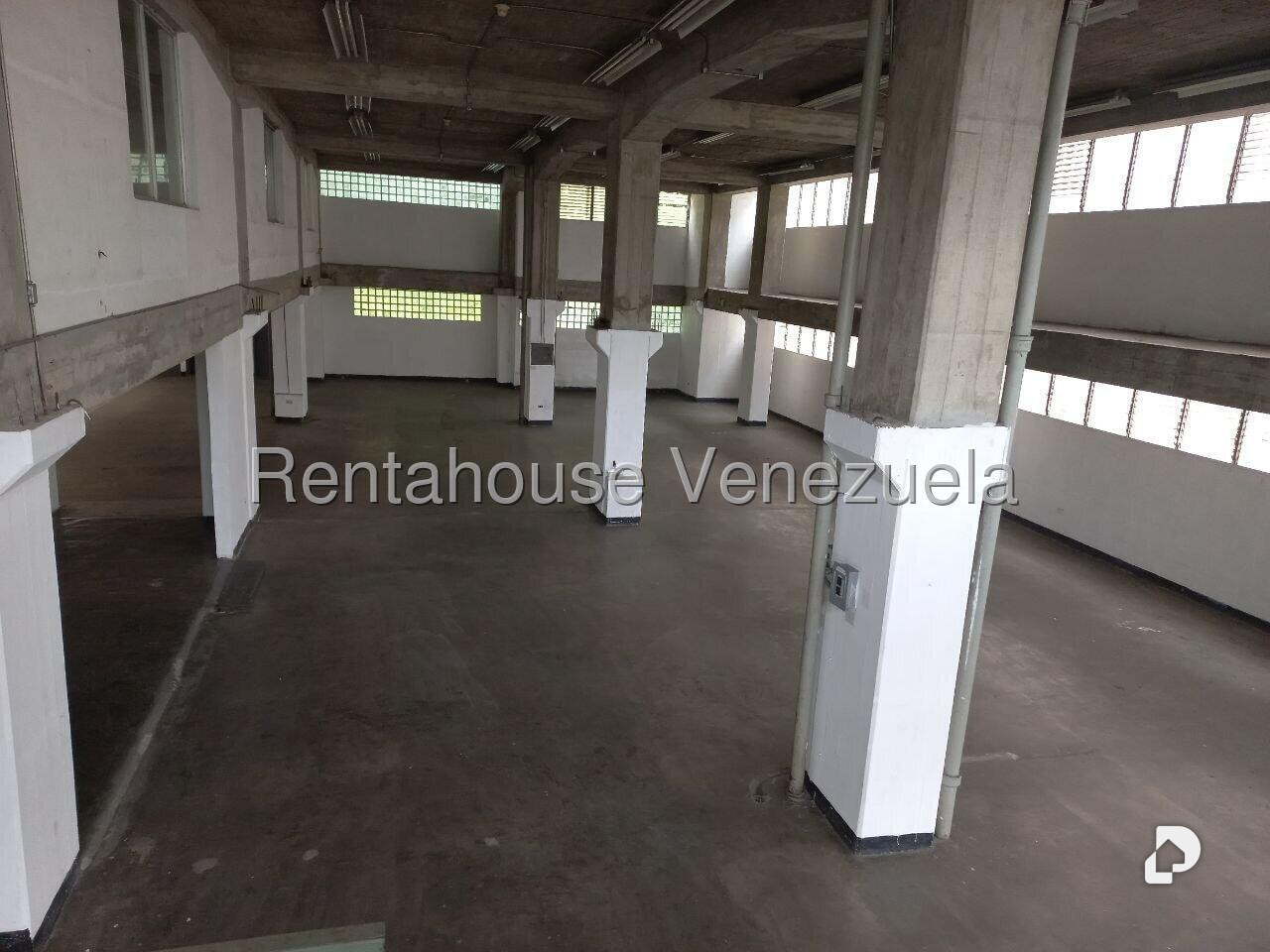 Local comercial en Palo Verde, Caracas – 12