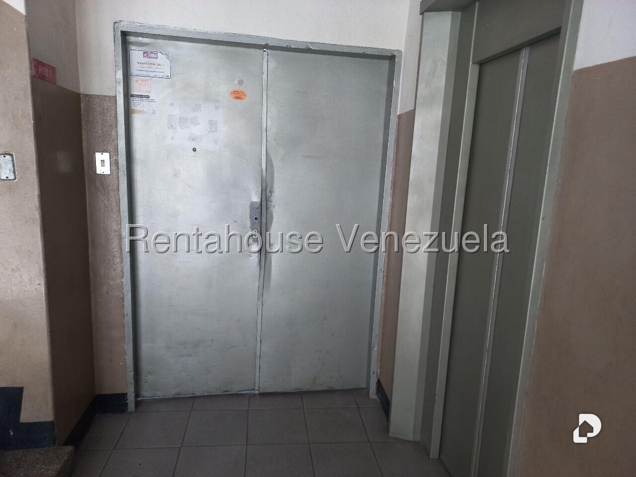 Local comercial en Palo Verde, Caracas – 21