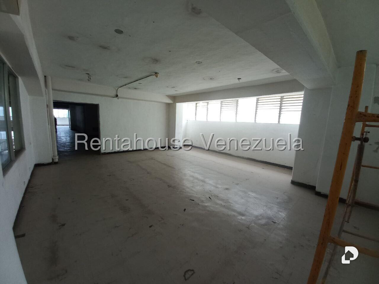 Local comercial en Palo Verde, Caracas – 18