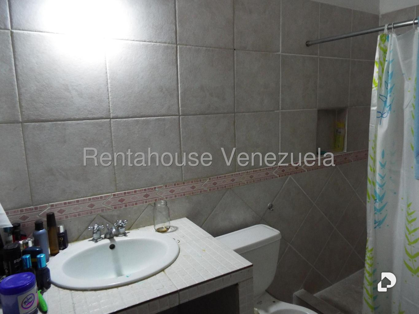 Casa en Lomas De La Trinidad, Caracas – 28