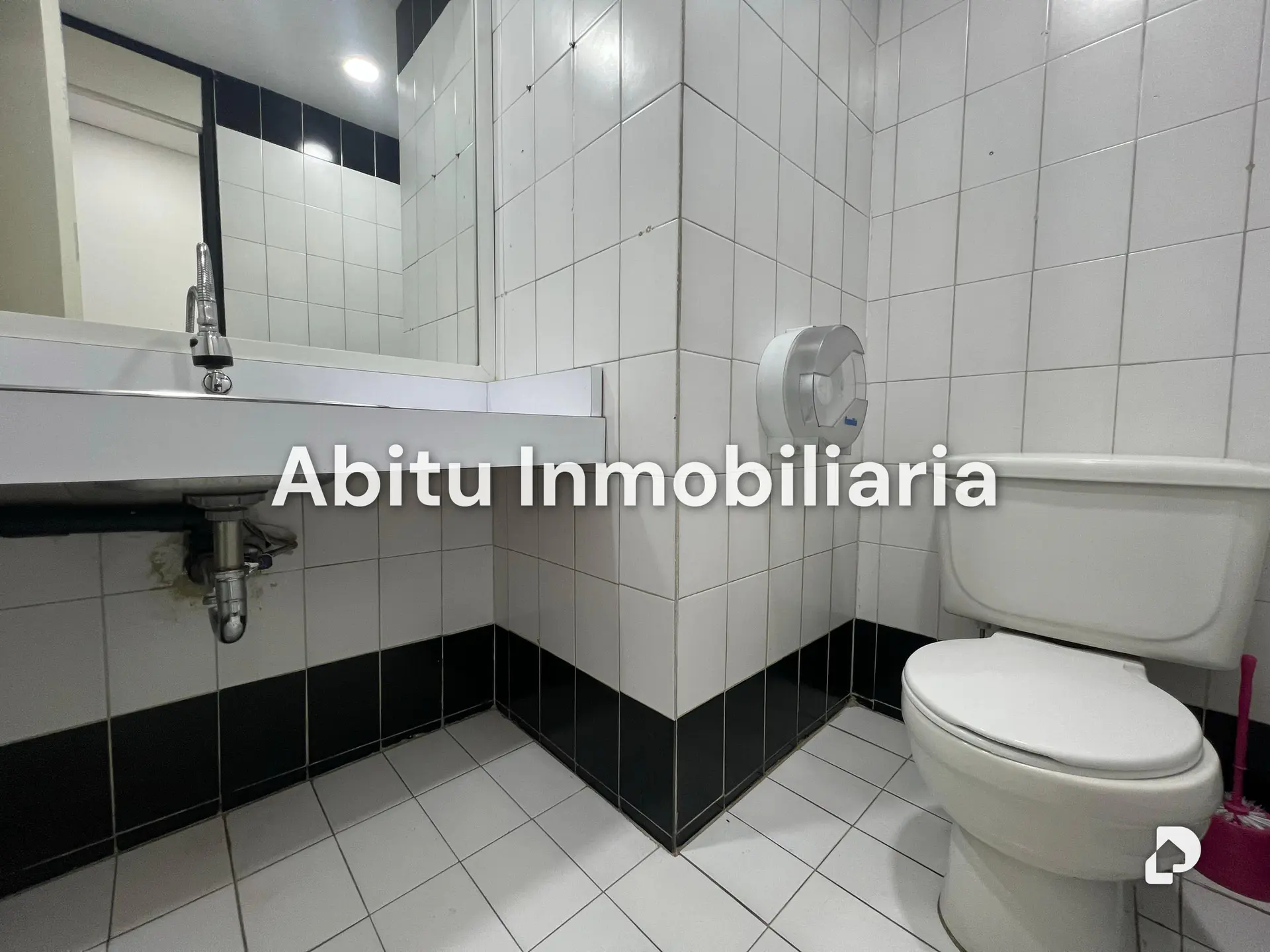 Oficina en El Bosque, Caracas – 12