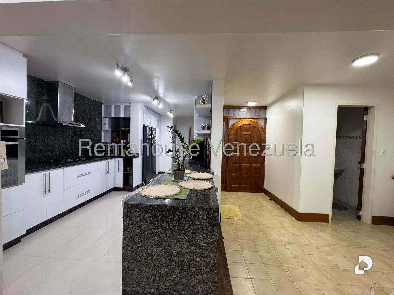 Casa en La Trinidad, Caracas – 30