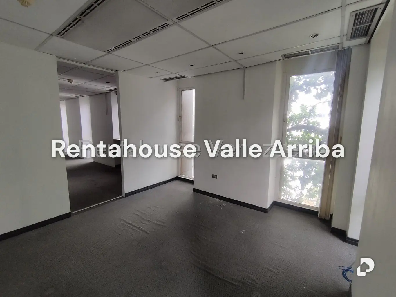 Office in Los Palos Grandes, Caracas – 11