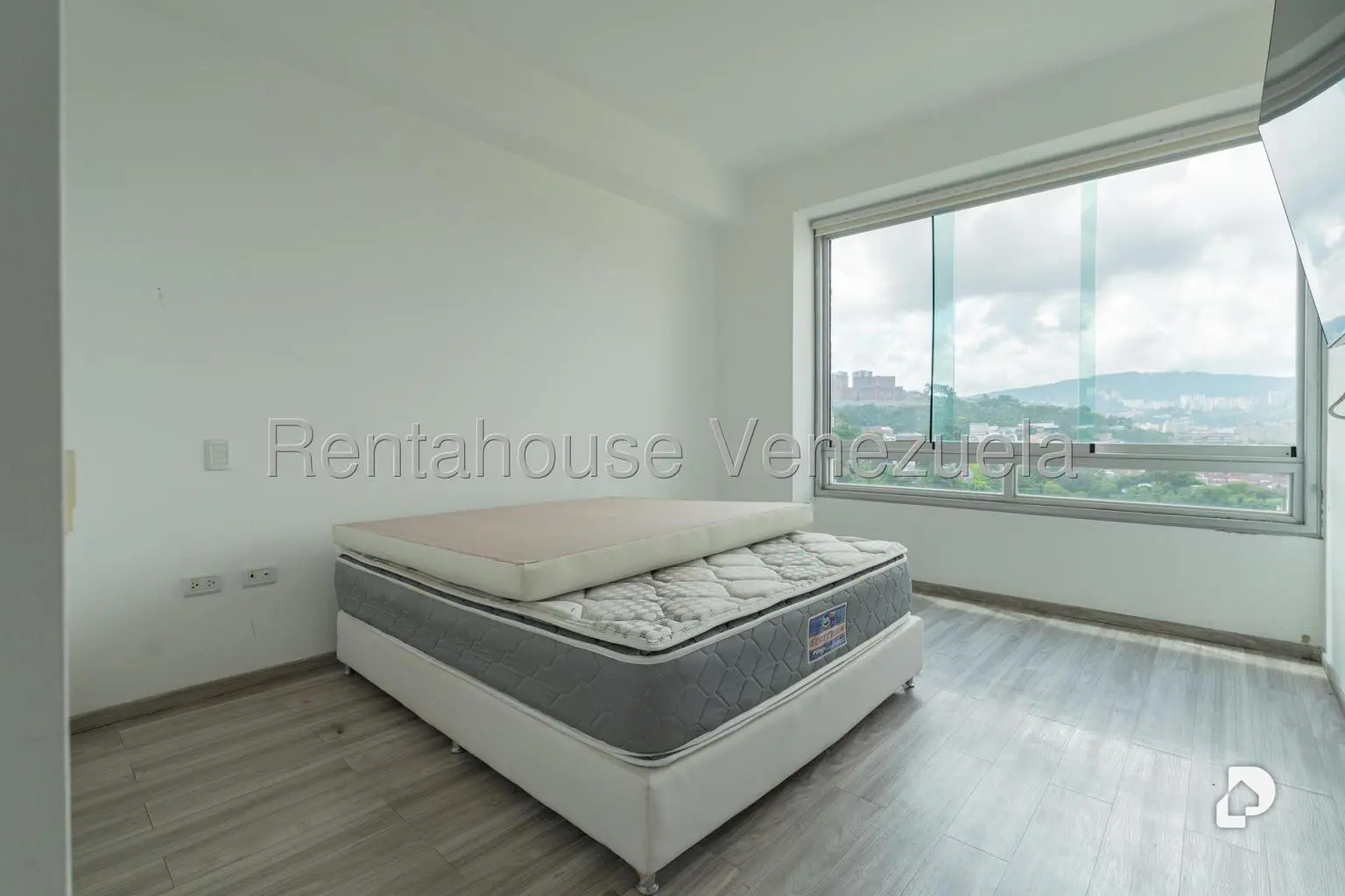 Apartamento en Las Mesetas de Santa Rosa de Lima, Caracas – 13