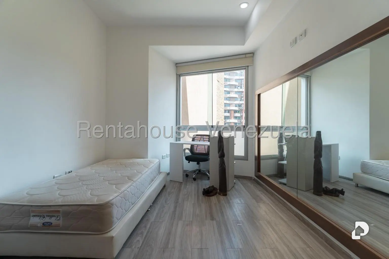 Apartamento en Las Mesetas de Santa Rosa de Lima, Caracas – 16